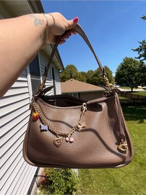 (SOLD) Coach Cary 💗